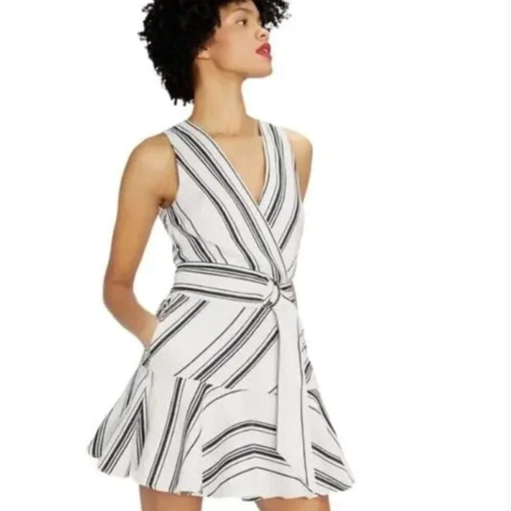 Ted Baker Aliicee linen blend dress with belt. Size 2 = size 6. Pockets!